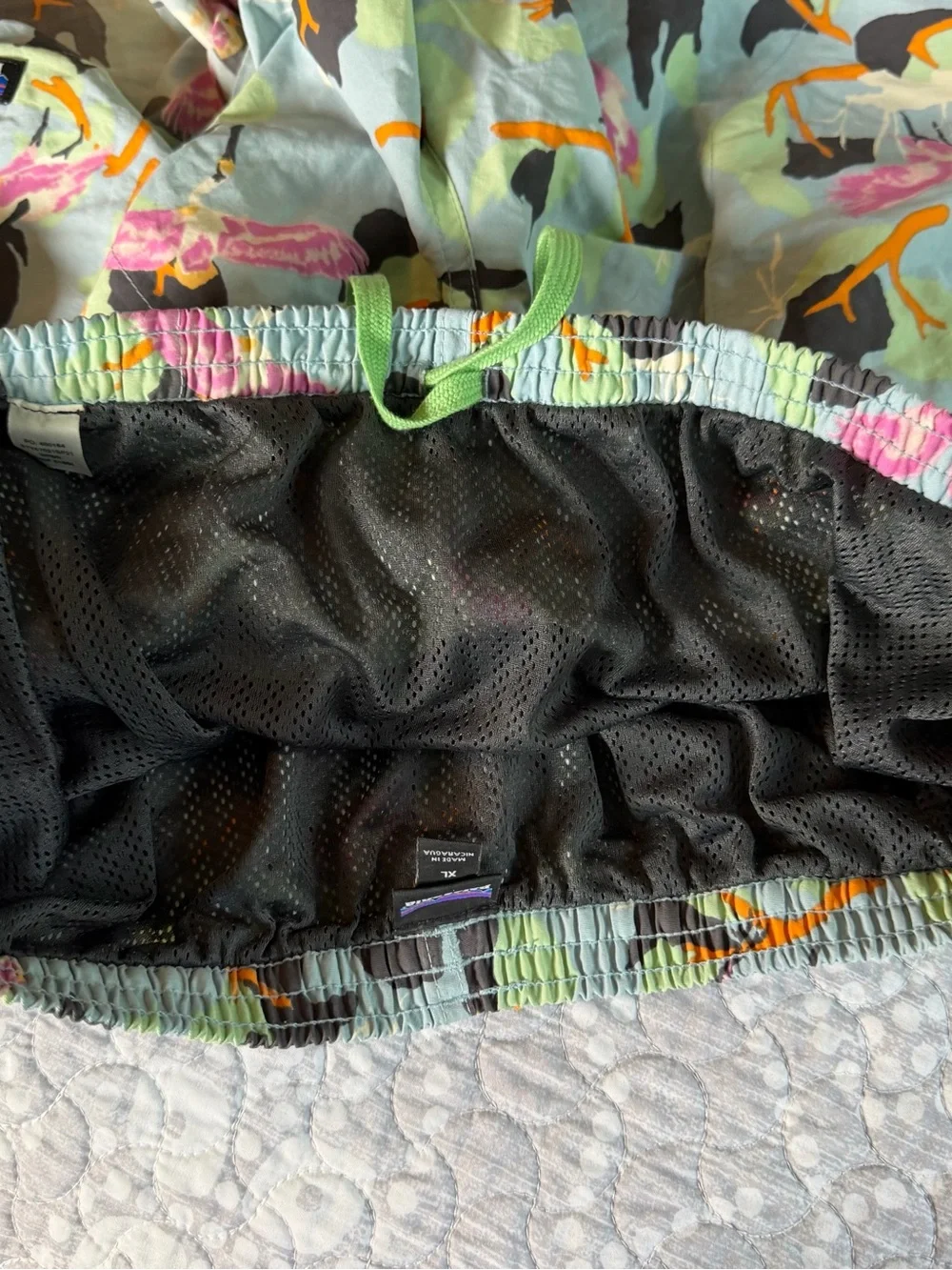 Patagonia Mint Green Tropical Bird Print Men’s Swim Trunks. Size XL.